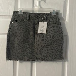 Grey animal print skirt size Medium